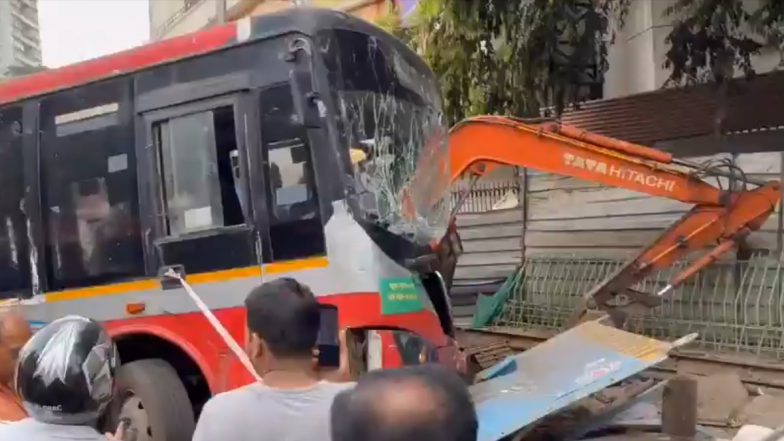 Mumbai Bus Accident: मुंबई के दादर में बेकाबू हुई बेस्ट बस, प्लाजा सिनेमा के पास 4 पैदल यात्रियों को कुचला, अस्पताल में भर्ती (Watch Video)