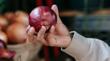 Onion Price Hike: चेन्नई में प्याज की कीमतों में भारी उछाल, महाराष्ट्र में मूसलाधार बारिश से आपूर्ति ठप; थोक और खुदरा दाम और बढ़ने की चेतावनी