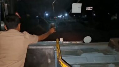 KKRTC Bus Video: कर्नाटक में बड़ा जोखिम! बिना हेडलाइट के अंधेरी सड़क पर दौड़ी सरकारी बस, कंडक्टर ने मोबाइल टॉर्च से ड्राइवर को दिखाया रास्ता; यात्रियों की सुरक्षा पर उठे सवाल