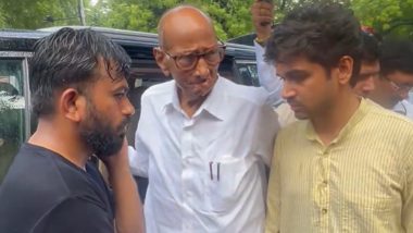 Sharad Pawar At Jantar Mantar: शरद पवार ने जंतर-मंतर पर अभिजीत दीपके से की मुलाकात; लाठीचार्ज में घायल छात्रों का जाना हाल, समर्थन का दिया भरोसा (Video)