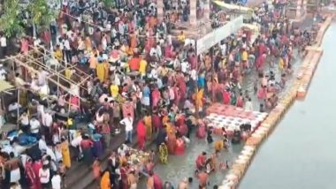 गुरु पूर्णिमा 2026: अयोध्या के सरयू तट पर उमड़ी श्रद्धालुओं की भीड़, भक्तों ने लगाई आस्था की पवित्र डुबकी; देखें VIDEO