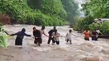 Raigad: खोपोली के ज़ेनिथ वॉटरफॉल पर भारी बारिश के बाद आई अचानक बाढ़, पानी में फंसे 100 से ज्यादा पर्यटकों को सुरक्षित निकाला गया; VIDEO
