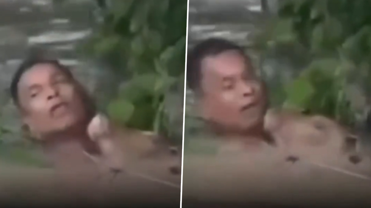 Assam Floods Viral Video: गले तक पानी में उतरकर शख्स ने बचाई बछड़े की जान, असम बाढ़ के बीच वायरल हुआ दिल छू लेने वाला वीडियो