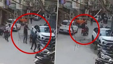 दिल्ली में 28 सेकंड का सनसनीखेज 'लाइव' डकैती: पिस्तौल तानकर फाइनेंस कंपनी के कर्मचारी से 16 लाख रुपये लूटे, CCTV में कैद हुई वारदात (Watch)