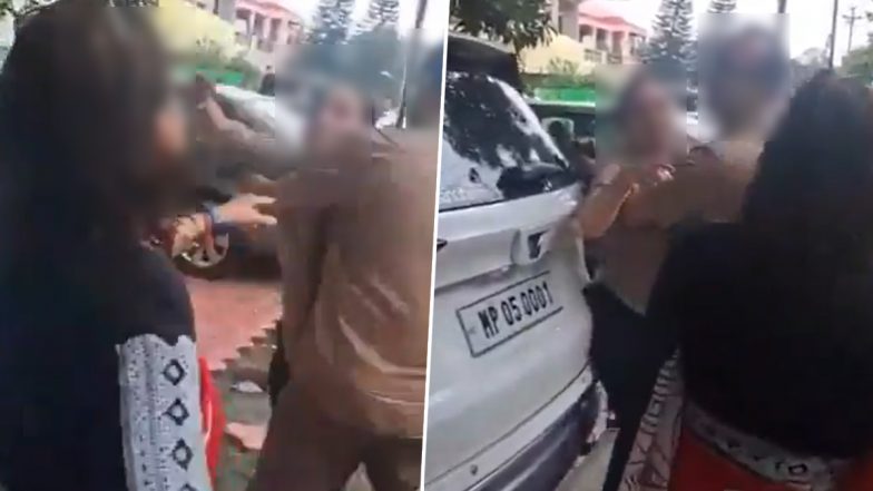 Uzma Raza Viral Video: मध्य प्रदेश के पूर्व मुख्य सचिव की बहू विवादों में, भोपाल शिव मंदिर पर &lsquo;Bloody Thing&rsquo; टिप्पणी को लेकर घिरीं