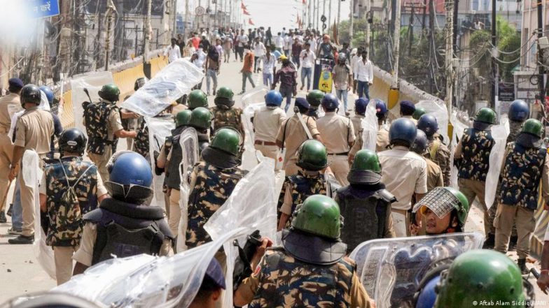 बिहार में एके-47 से प्रदर्शनकारियों पर फायरिंग की घटना पर सियासी घमासान