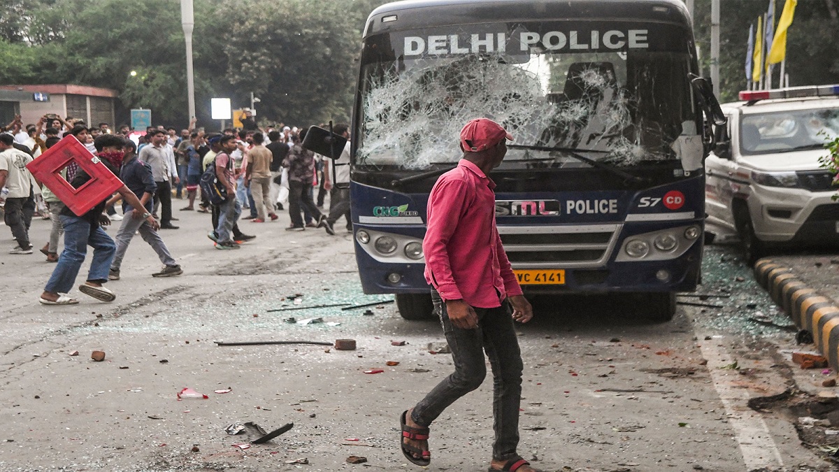 Delhi CJP Protest: जंतर-मंतर के 1.5 किमी दायरे में मोबाइल इंटरनेट बंद, प्रदर्शन के बीच सुरक्षा कड़ी