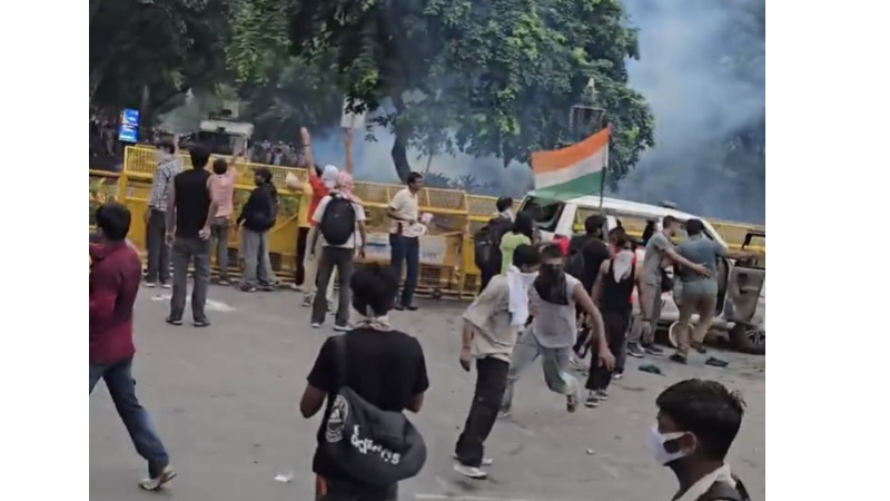 Jantar Mantar Protest: छात्र प्रदर्शन के दौरान पूर्व BJP विधायक की बेटी से छेड़छाड़ का आरोप; युवती ने आरोपी को जड़ा थप्पड़