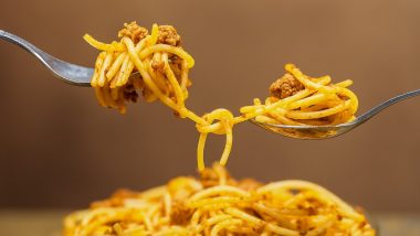 Expired Maggi Case: एक्सपायर्ड मैगी बेचने पर विशाल मेगा मार्ट को बड़ा झटका, फूड पॉइजनिंग के बाद कोर्ट ने लगाया 2.8 लाख रुपये का जुर्माना