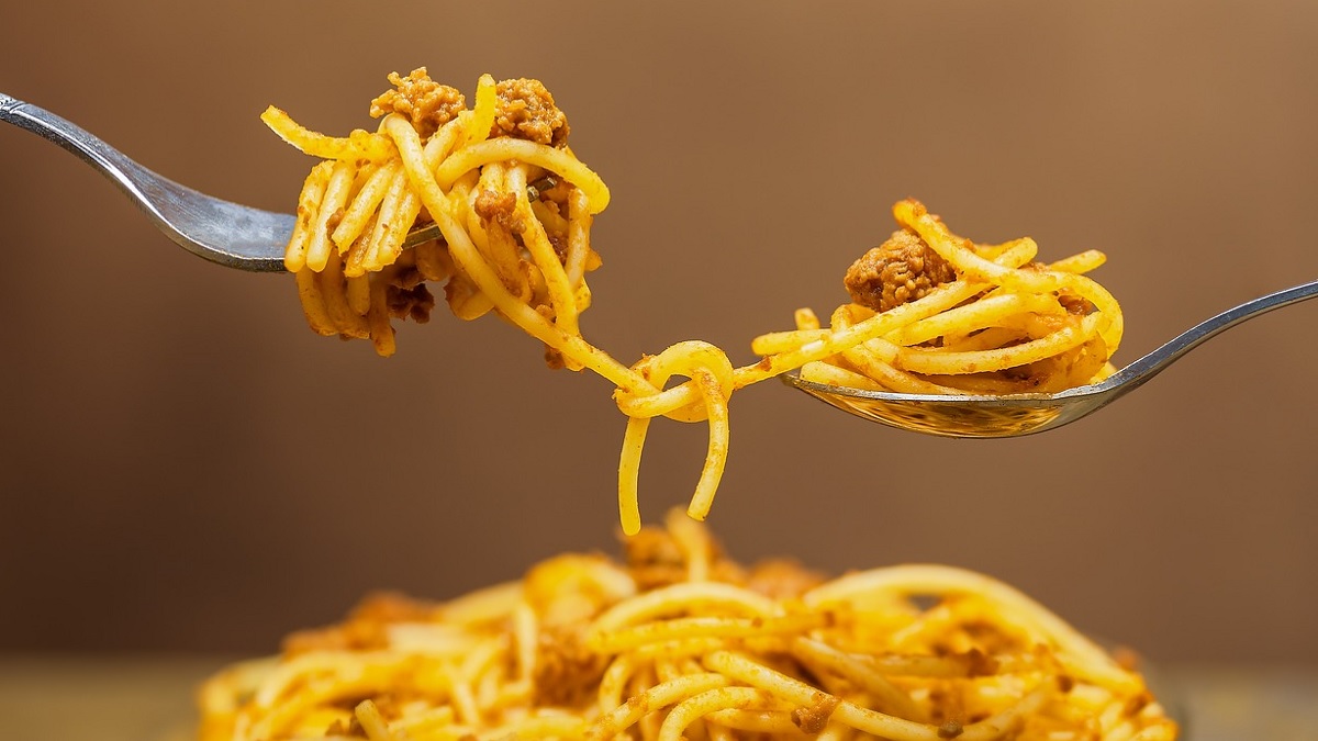 Expired Maggi Case: एक्सपायर्ड मैगी बेचने पर विशाल मेगा मार्ट को बड़ा झटका, फूड पॉइजनिंग के बाद कोर्ट ने लगाया 2.8 लाख रुपये का जुर्माना