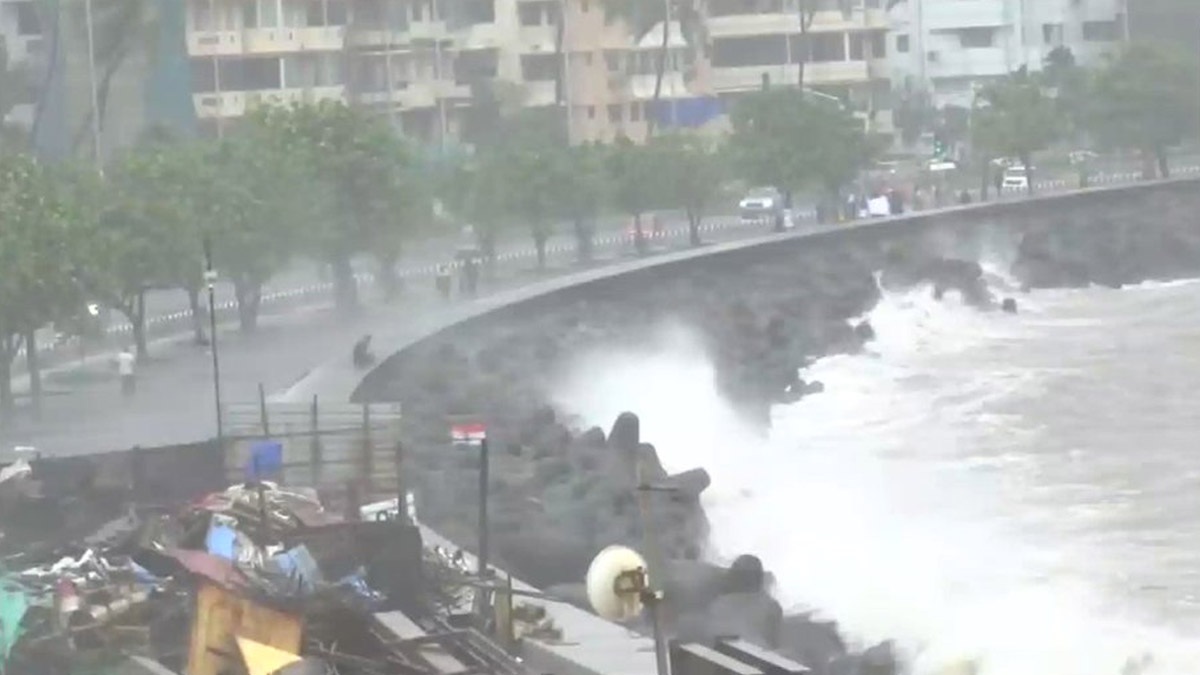 High Tide Alert in Mumbai: आज दोपहर समुद्र में उठेंगी 4.28 मीटर ऊंची लहरें, भारी बारिश के बीच बीएमसी ने जारी की चेतावनी