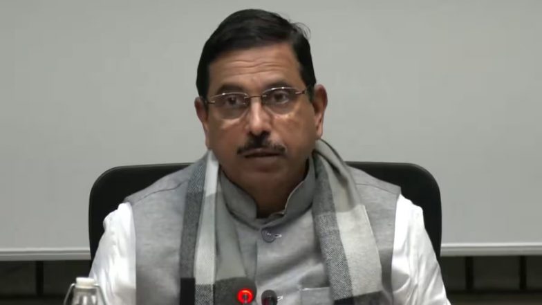 Pralhad Joshi: प्रह्लाद जोशी ने संभाला केंद्रीय शिक्षा मंत्री का पदभार, धर्मेन्द्र प्रधान के इस्तीफे के बाद मिली बड़ी जिम्मेदारी