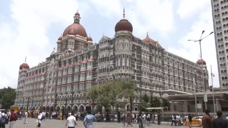 मुंबई के प्रतिष्ठित ताज महल पैलेस होटल को मिली बम से उड़ाने की धमकी, पुलिस और सुरक्षा एजेंसियों का सघन तलाशी अभियान जारी (Watch Video)