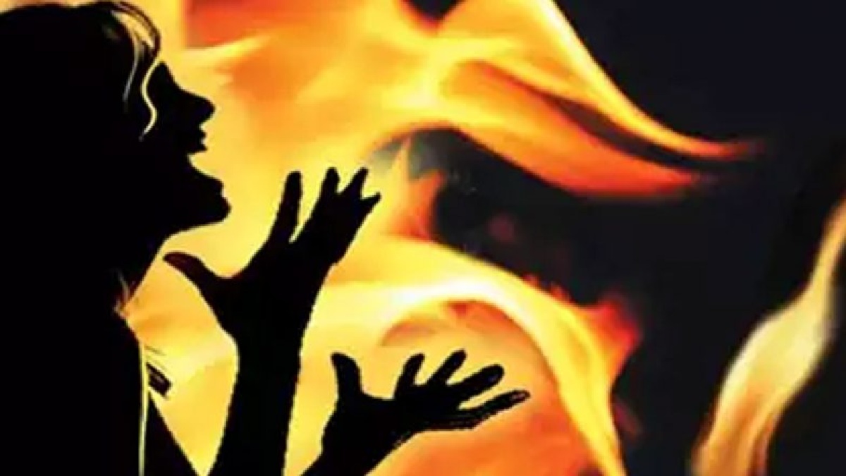 Gujarat: पाटन में महज ₹5,000 के कर्ज विवाद में महिला को जिंदा जलाया, इलाज के दौरान मौत; आरोपी भी झुलसा