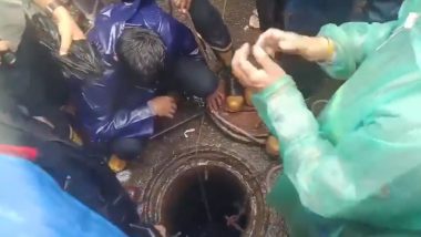मुंबई में दर्दनाक हादसा: साकीनाका में फोन पर बात करते हुए खुले मैनहोल में गिरा बुजुर्ग, तेज बहाव में बहने से मौत (Watch Video)