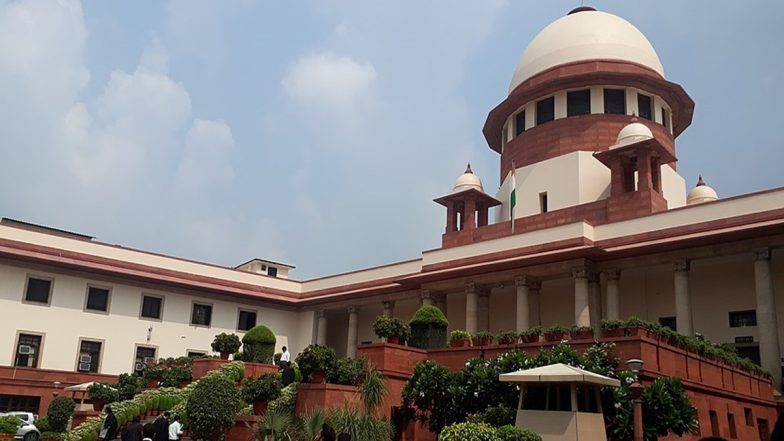 Prabal Pratap Singh: सुप्रीम कोर्ट में हंगामा करने वाला लखनऊ यूनिवर्सिटी का लॉ स्टूडेंट गिरफ्तार, CJI को अपशब्द कहने और कोर्ट में पेपर फेंकने का आरोप