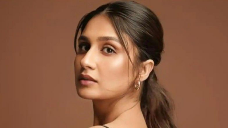 Antara Banerjee Arrested: अंतरा बनर्जी हुई गिरफ़्तार, एक्ट्रेस पर कपड़े उतारने और रेज़र ब्लेड से RPF अधिकारी पर हमला करने का आरोप