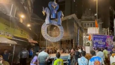Mumbai Ganesh Idol Accident: मुंबई में गणेश आगमन के दौरान बड़ा हादसा, 'भुलेश्वर चा राजा' की मूर्ति गिरने से 2 भक्तों की मौत, 5 घायल; VIDEO