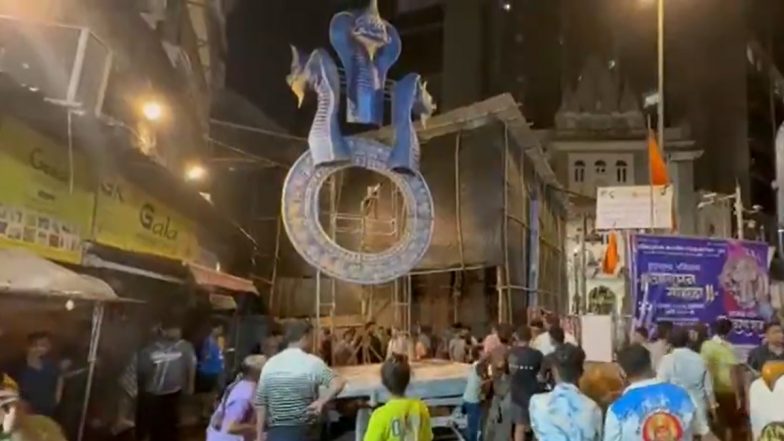 Mumbai Ganesh Idol Accident: मुंबई में गणेश आगमन के दौरान बड़ा हादसा, 'भुलेश्वर चा राजा' की मूर्ति गिरने से 2 भक्तों की मौत, 5 घायल; VIDEO
