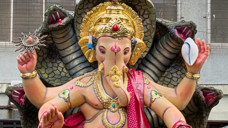 Ganesh Chaturthi 2026: मुंबई में गणेश आगमन का शुभारंभ, परेल में 'गणपति बाप्पा मोरया' के जयकारों के बीच हुआ स्वागत; VIDEOS