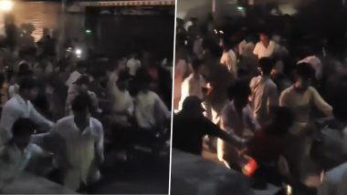 कानपुर: जन्मदिन पर '16 मिनट में ₹16' का ऑफर पड़ा भारी, भीड़ बेकाबू होने पर पुलिस को भांजनी पड़ी लाठी