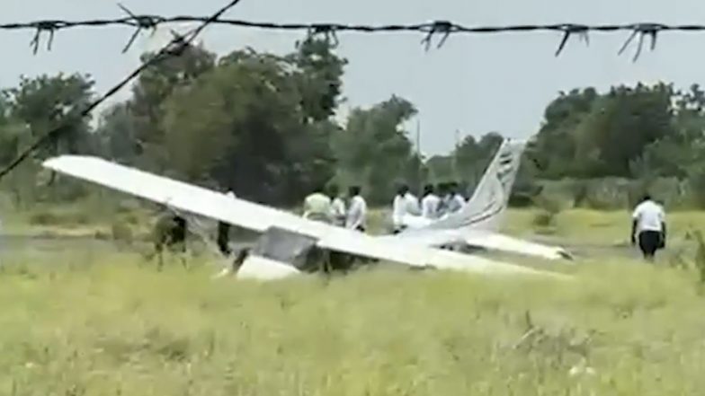 Baramati Aircraft Crash: बारामती एयरपोर्ट पर बड़ा हादसा, रनवे पर टैक्सिंग के दौरान ट्रेनी एयरक्राफ्ट क्रैश (Watch Video)