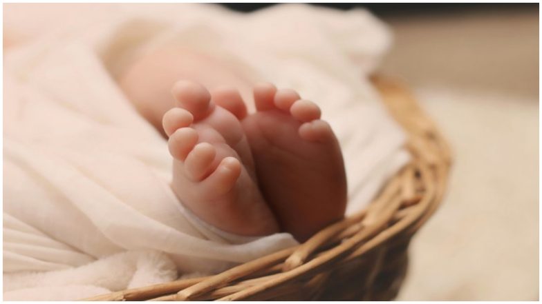 वियतनाम: प्रसव पीड़ा के दौरान अस्पताल के बाहर बाइक पर महिला ने दिया प्रीमैच्योर बच्चे को जन्म, मां और नवजात सुरक्षित; VIDEO