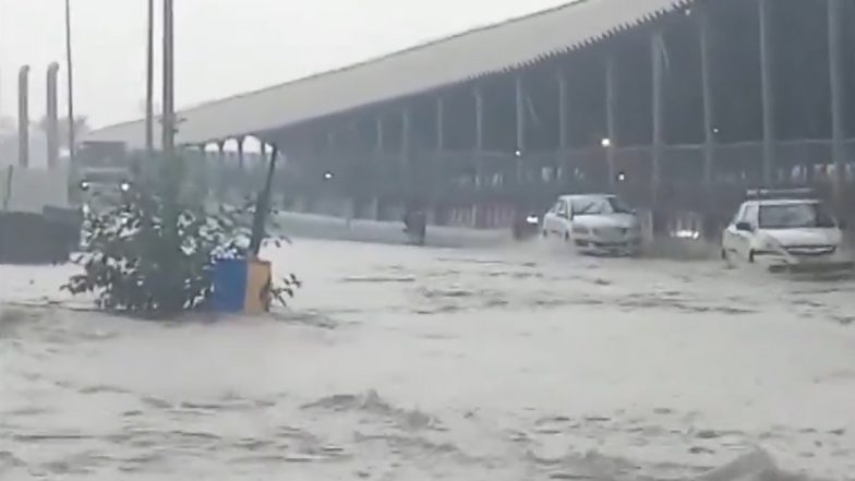 Delhi-NCR Rains: दिल्ली-एनसीआर में मूसलाधार बारिश से जलभराव और भीषण जाम, IMD ने जारी किया रेड अलर्ट (Videos)