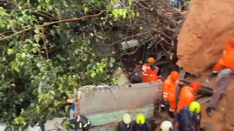 Kurla Landslide Video: मुंबई के कुर्ला में भारी बारिश के बाद भूस्खलन, 2 की मौत, मलबे में कई लोगों के दबे होने की आशंका