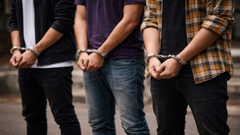 Gujarat Gay Dating App Robbery: गुजरात में गे डेटिंग ऐप के जरिए लूटपाट का खुलासा, सुनसान जगह बुलाकर युवक से मारपीट और लूट; 3 आरोपी गिरफ्तार
