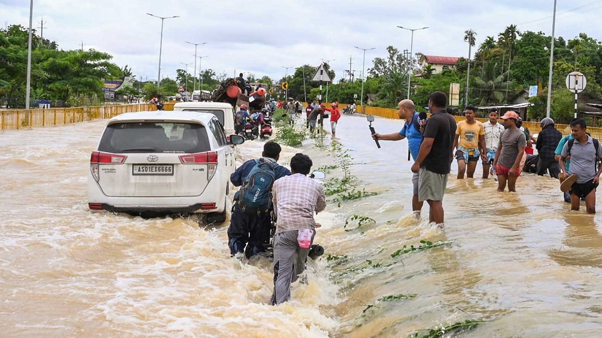 Assam Floods: असम बाढ़ पीड़ितों की मदद के लिए समय रैना ने दान किए 10 लाख रुपये, मुख्यमंत्री हिमंत बिस्वा सरमा ने जताया आभार