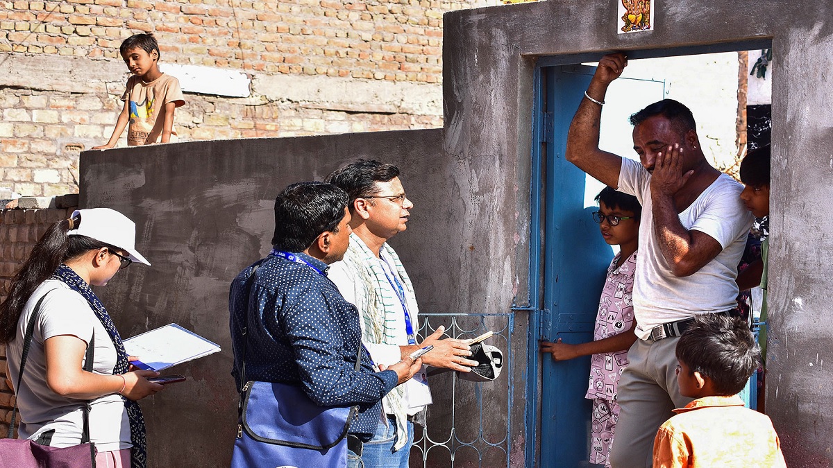 Census 2027 Phase-II: डिजिटल जनगणना के दूसरे चरण की शुरुआत; लद्दाख, जम्मू-कश्मीर और पर्वतीय क्षेत्रों में 'स्व-गणना' शुरू, 40 सवालों में जाति भी शामिल