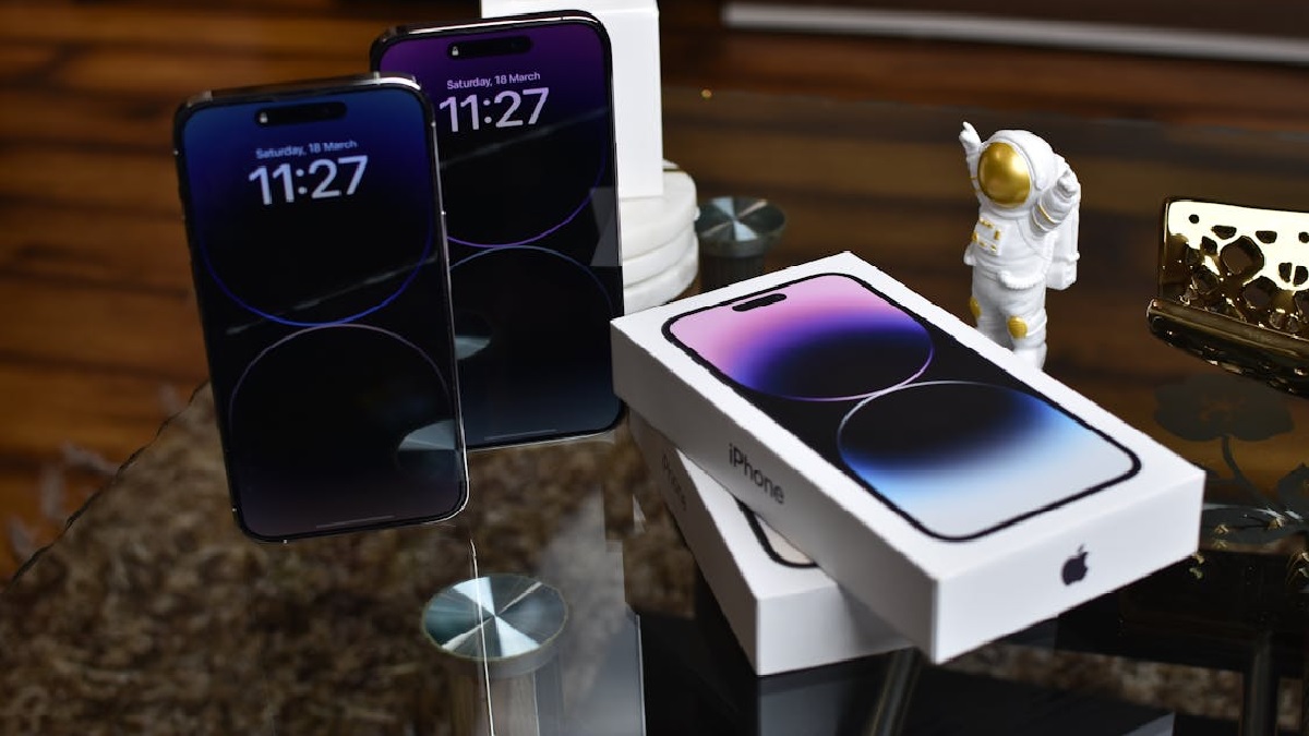Delhi Dance Teacher: iPhone की EMI न चुका पाने के तनाव में दिल्ली के डांस टीचर ने यमुना में लगाई छलांग, पुलिस ने सकुशल बचाया