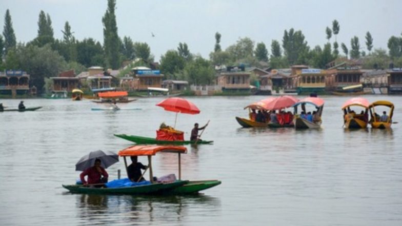 Article 370 Abrogation 7 Years: धारा 370 हटने के 7 साल बाद कितना बदला कश्मीर? शांति, विकास और आम जीवन में आए बदलावों पर रिपोर्ट