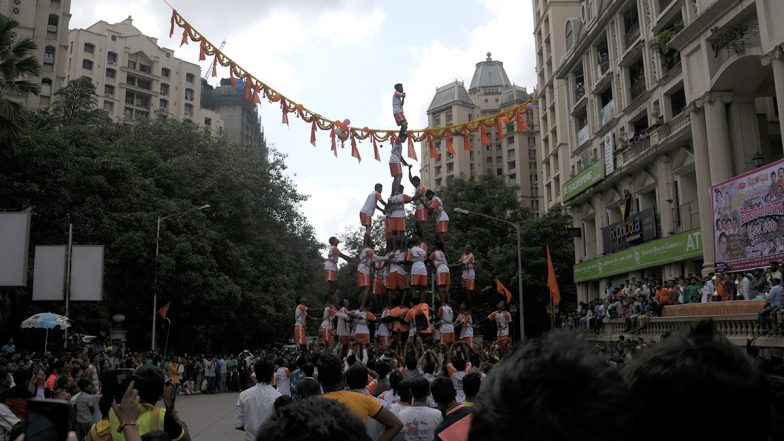 Dahi Handi 2026: मुंबई और ठाणे में दही हांडी की धूम, गोविंदा पथक पिरामिड बनाकर आज फोड़ेंगे माखन मटकी