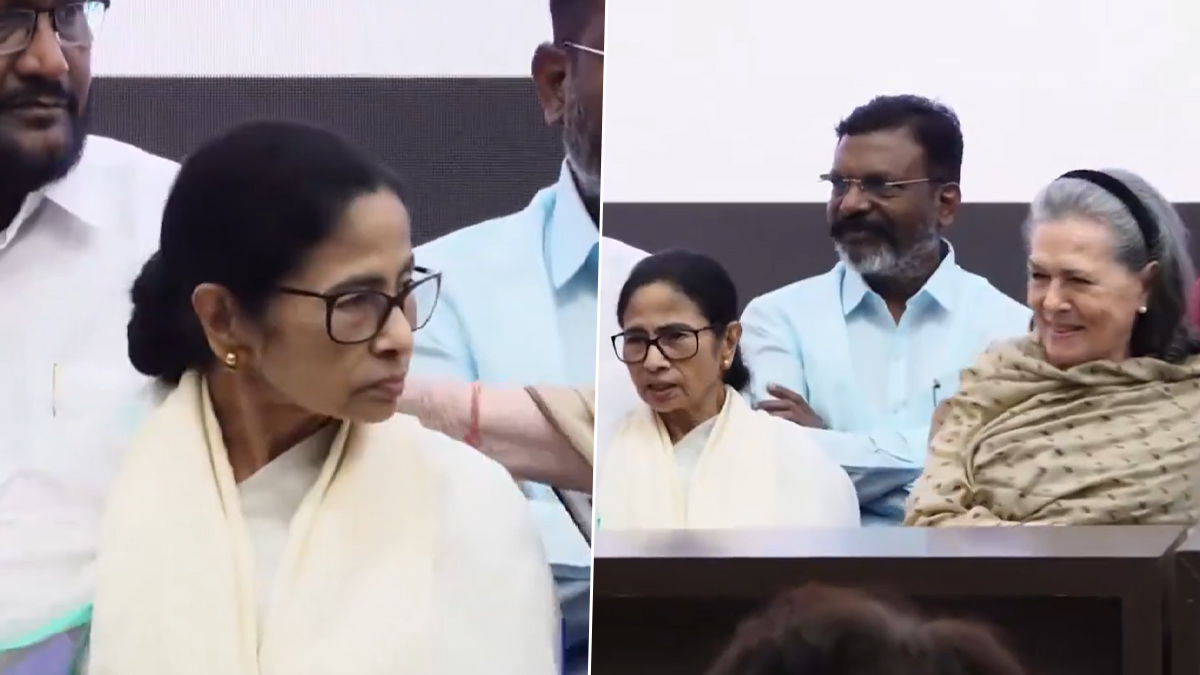 INDIA Bloc Meet: दिल्ली में इंडिया गठबंधन की बैठक में दिखी सोनिया गांधी और ममता बनर्जी की गर्मजोशी; विपक्षी मोर्चे ने चुनाव आयोग के खिलाफ छेड़ा मोर्चा