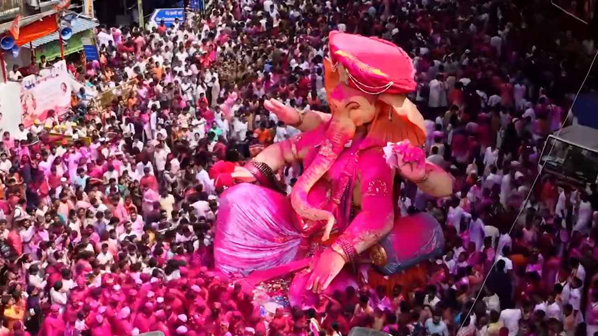Ganesh Visarjan 2026: अनंत चतुर्दशी पर मुंबई ने बप्पा को दी भावभीनी विदाई, गणेश विसर्जन यात्रा हुई शुरू (Watch Videos)