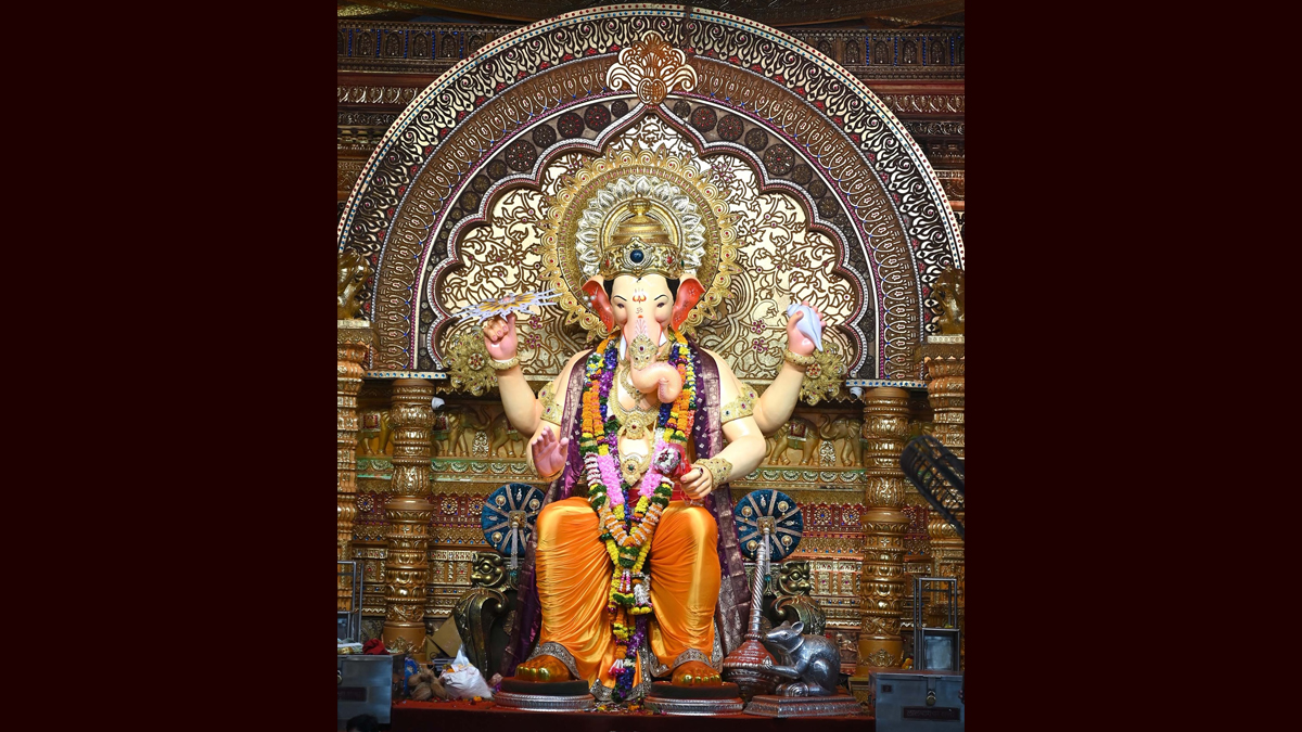 Ganeshotsav 2026: लालबागचा राजा के दर्शन के लिए कतार में खड़े 25 वर्षीय युवक की हार्ट अटैक से मौत