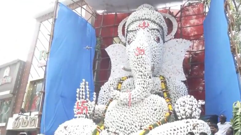 Ganeshotsav 2026: चेन्नई के कोलाथुर में 12,000 सफेद शंखों से बनी 40 फीट ऊंची गणेश प्रतिमा स्थापित, दर्शन के लिए उमड़े श्रद्धालु; VIDEO