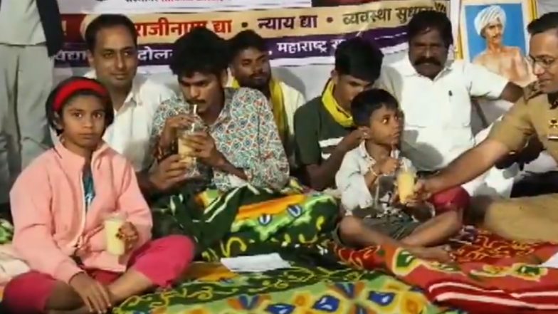 Nashik Students Strike: नासिक में आदिवासी छात्रों ने DM के आश्वासन के बाद खत्म की भूख हड़ताल, मांगें पूरी होने तक धरना प्रदर्शन रहेगा जारी; VIDEO