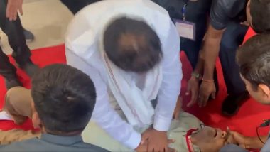 Video: तेलंगाना विधानसभा में अचानक गिरे वरिष्ठ IAS नवीन मित्तल के निजी सचिव; पशुपालन मंत्री वाकिटी श्रीहरि ने मौके पर दिया CPR, अस्पताल में हुई मौत
