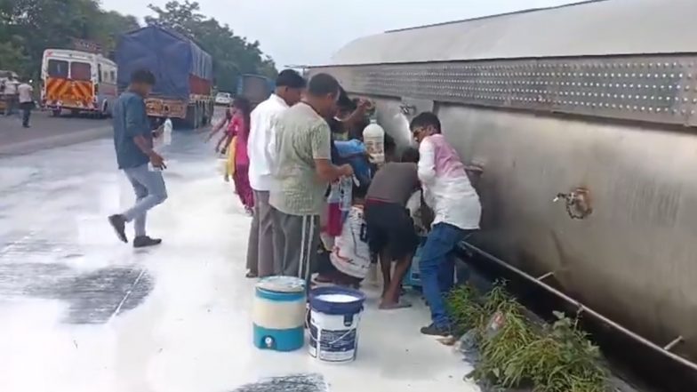 Palghar: मुंबई-अहमदाबाद हाईवे पर पलटा दूध का टैंकर, सड़क पर बहे हजारों लीटर दूध को बर्तनों और डिब्बों में भरने उमड़े ग्रामीण; लगा भारी जाम