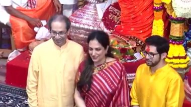 Ganeshotsav 2026: पत्नी रश्मि और बेटे आदित्य ठाकरे के साथ लालबागचा राजा के दर पहुंचे उद्धव ठाकरे, बप्पा का लिया आशीर्वाद; VIDEO