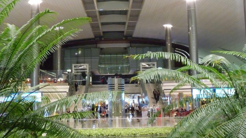 Dubai Airport: दुबई एयरपोर्ट पर शुरू हुई नई मोबाइल इमिग्रेशन सेवा 'Click and Travel'; बिना काउंटर पर रुके सिर्फ 12 सेकंड में पूरा होगा पासपोर्ट कंट्रोल
