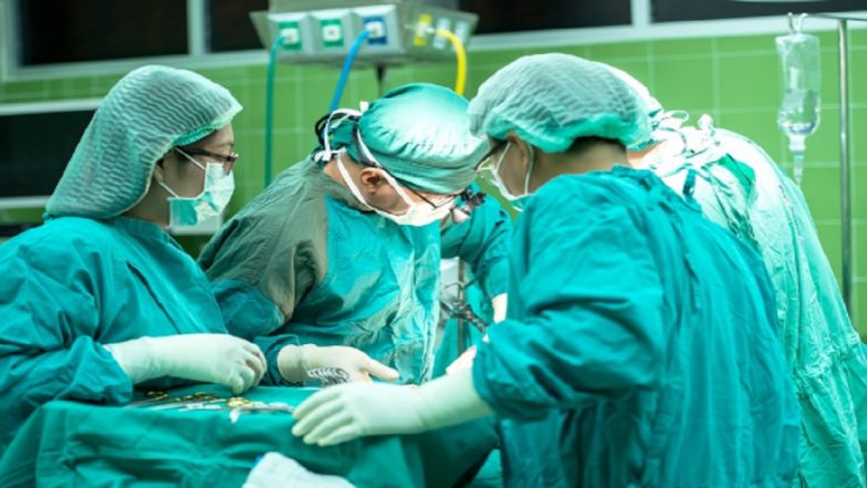 Palnadu Medical Mystery: आंध्र प्रदेश में महिला के पेट से निकले 14 पेन, 5 लकड़ी के चम्मच और मोमबत्ती; डॉक्टरों ने लैप्रोस्कोपिक सर्जरी कर बचाई जान