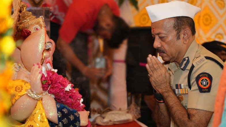 Ganeshotsav 2026: मुंबई पुलिस कमिश्नर ने नायगांव पुलिस मुख्यालय में किया गणपति पूजन; शहर की सुरक्षा और शांति के लिए की प्रार्थना