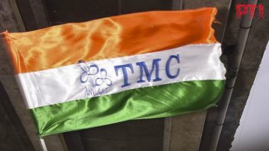 TMC Symbol Dispute: चुनाव आयोग ने तृणमूल के दोनों गुटों को बांटे नए नाम और सिंबल; ममता गुट को 'फुटबॉल खिलाड़ी' और अरूप रॉय खेमे को मिला 'लिफाफा'