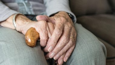 Senior Citizen Card: कैसे बनवाएं बुजुर्गों के लिए पहचान पत्र, जानें ऑनलाइन आवेदन की पूरी प्रक्रिया