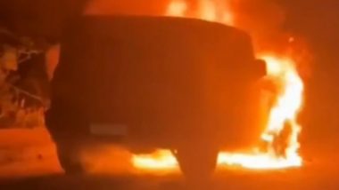 Lucknow Car Fire:  यूपी के लखनऊ में चलती  लग्जरी कार में लगी आग, धू-धू कर जली; VIDEO