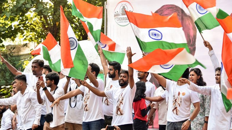 Bengaluru SIR Protest: फ्रीडम पार्क में सीजेपी का 'पीपुल्स ट्रिब्यूनल' और चप्पल प्रदर्शन; ध्रुव राठी, प्रकाश राज और अभिजीत दीपके पहुंचे
